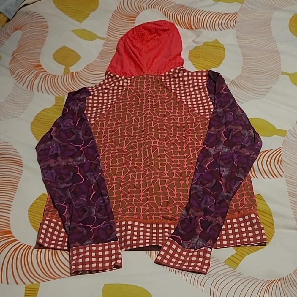 Maaji Activewear jacket, size L - Picture 2 of 6